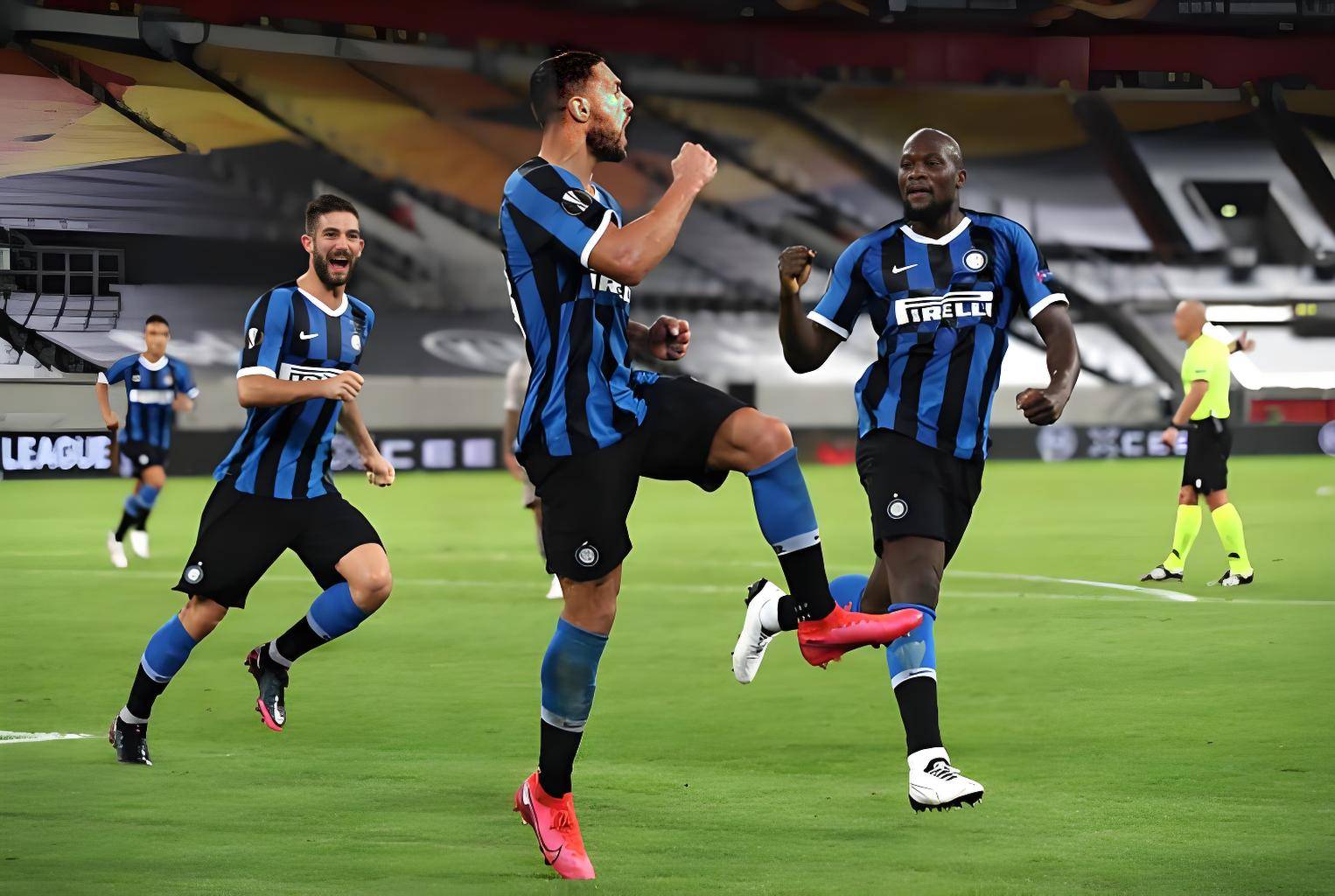 国际米兰训练开放日，今晚刷新队史纪录引欢呼，欧冠在即，医务组通报恢复(国际米兰祝贺第20冠)-九游体育